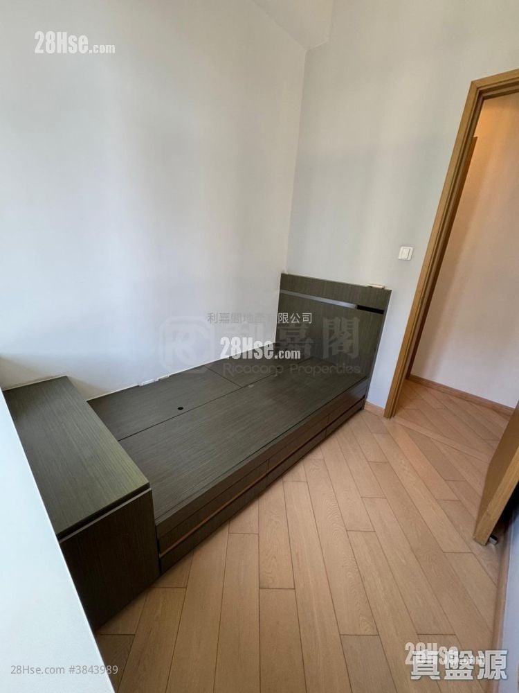 The Woodside Sell 2 Bedrooms 594 ft²