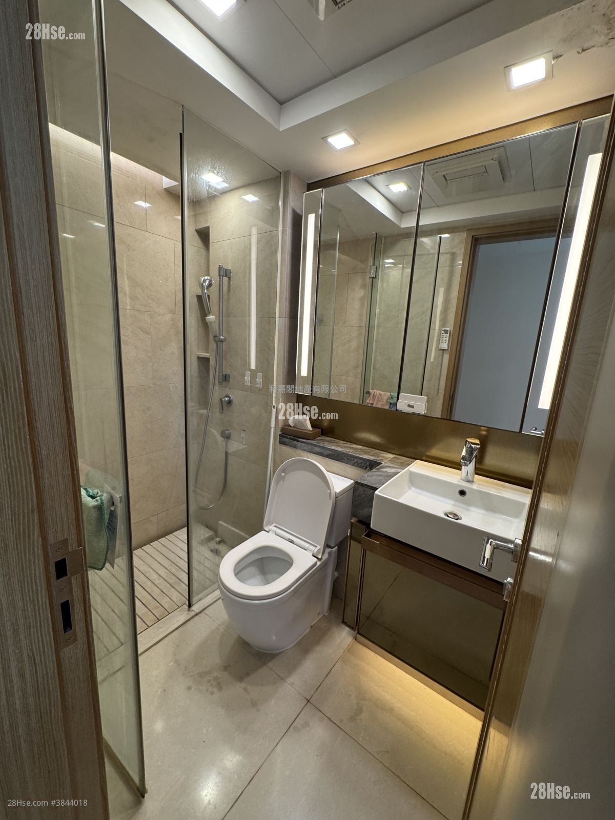 Century Link Rental 3 Bedrooms , 2 Bathrooms 642 ft²