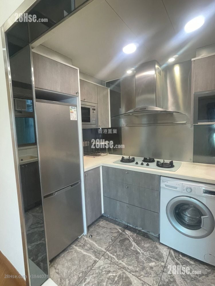 kitchen: Harbour Green Rental 1 Bedroom , 1 Bathroom 482 ft²