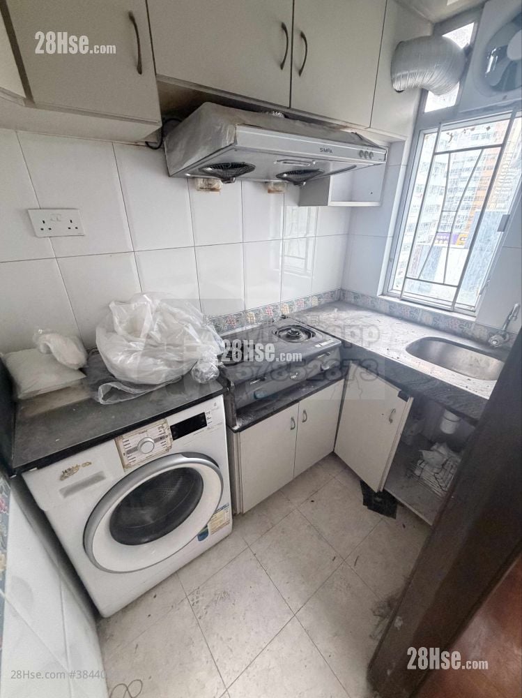 Tak Bo Building Sell 2 Bedrooms , 1 Bathroom 398 ft²