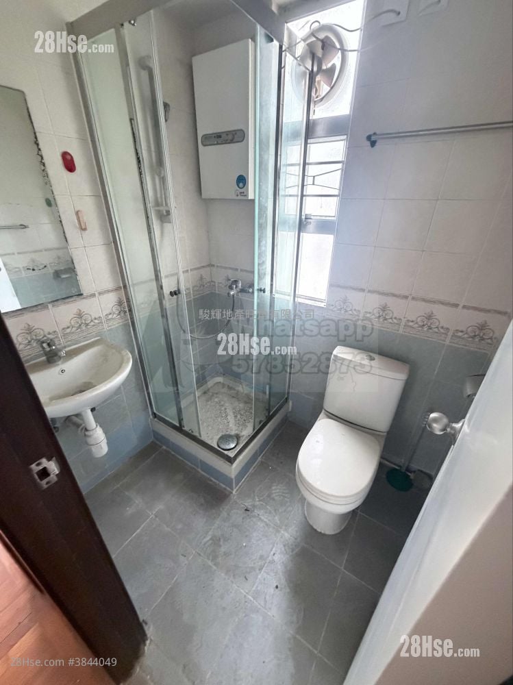 Tak Bo Building Sell 2 Bedrooms , 1 Bathroom 398 ft²