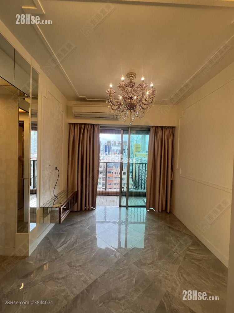 living room: Harbour Green Rental 1 Bedroom , 1 Bathroom 482 ft²