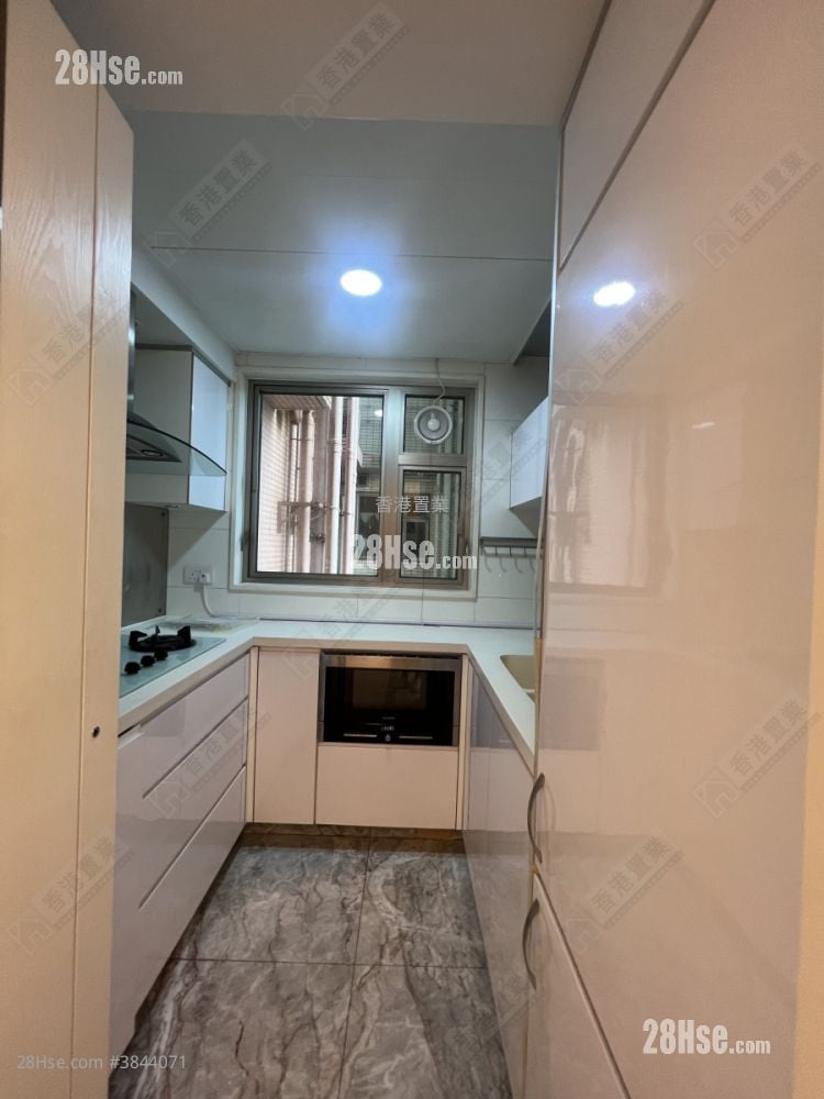 kitchen: Harbour Green Rental 1 Bedroom , 1 Bathroom 482 ft²
