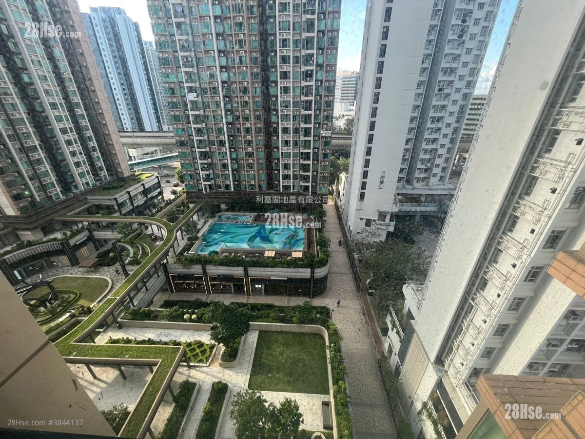 Yuccie Square Sell 2 Bedrooms , 1 Bathroom 430 ft²