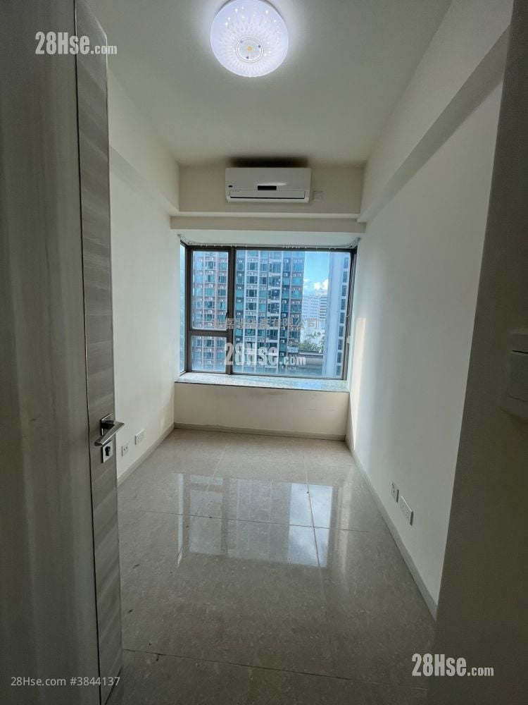 Yuccie Square Sell 2 Bedrooms , 1 Bathroom 430 ft²