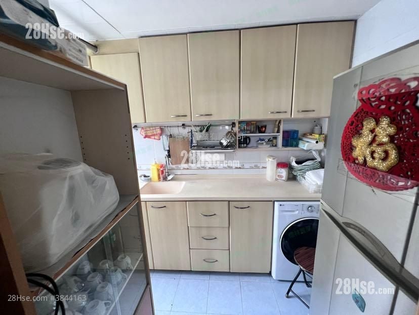 Hing Tin Estate Sell 2 Bedrooms , 1 Bathroom 443 ft²