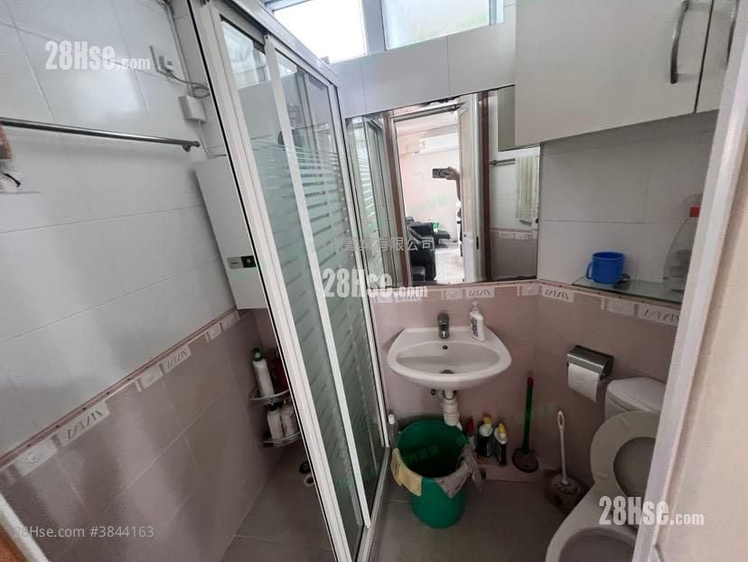 Hing Tin Estate Sell 2 Bedrooms , 1 Bathroom 443 ft²