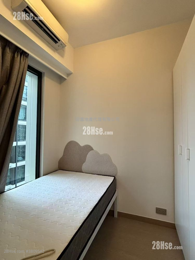 Baker Circle Greenwich Sell 1 Bedroom , 1 Bathroom 264 ft²