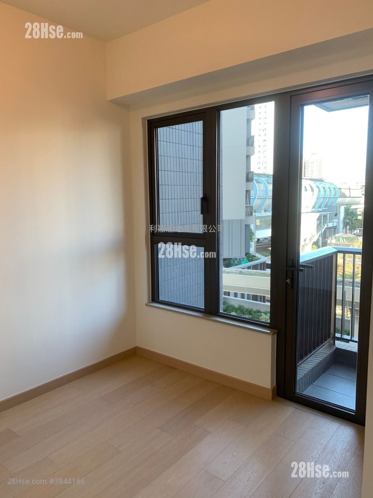 Sol City Sell 3 Bedrooms , 2 Bathrooms 754 ft²