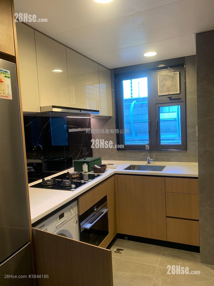 Sol City Sell 3 Bedrooms , 2 Bathrooms 754 ft²