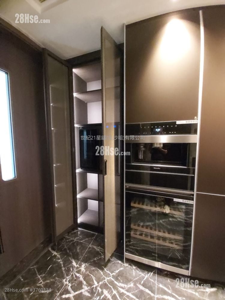 kitchen: Cullinan Sky Sell 4 Bedrooms , 3 Bathrooms 1,993 ft²