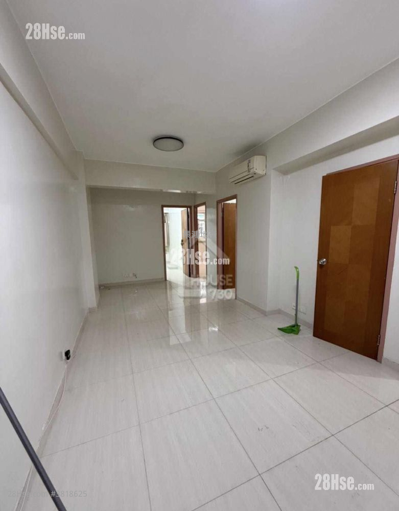 Man King Building Sell 3 Bedrooms 665 ft²