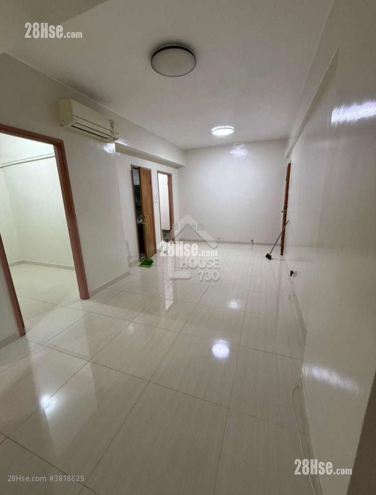 Man King Building Sell 3 Bedrooms 665 ft²