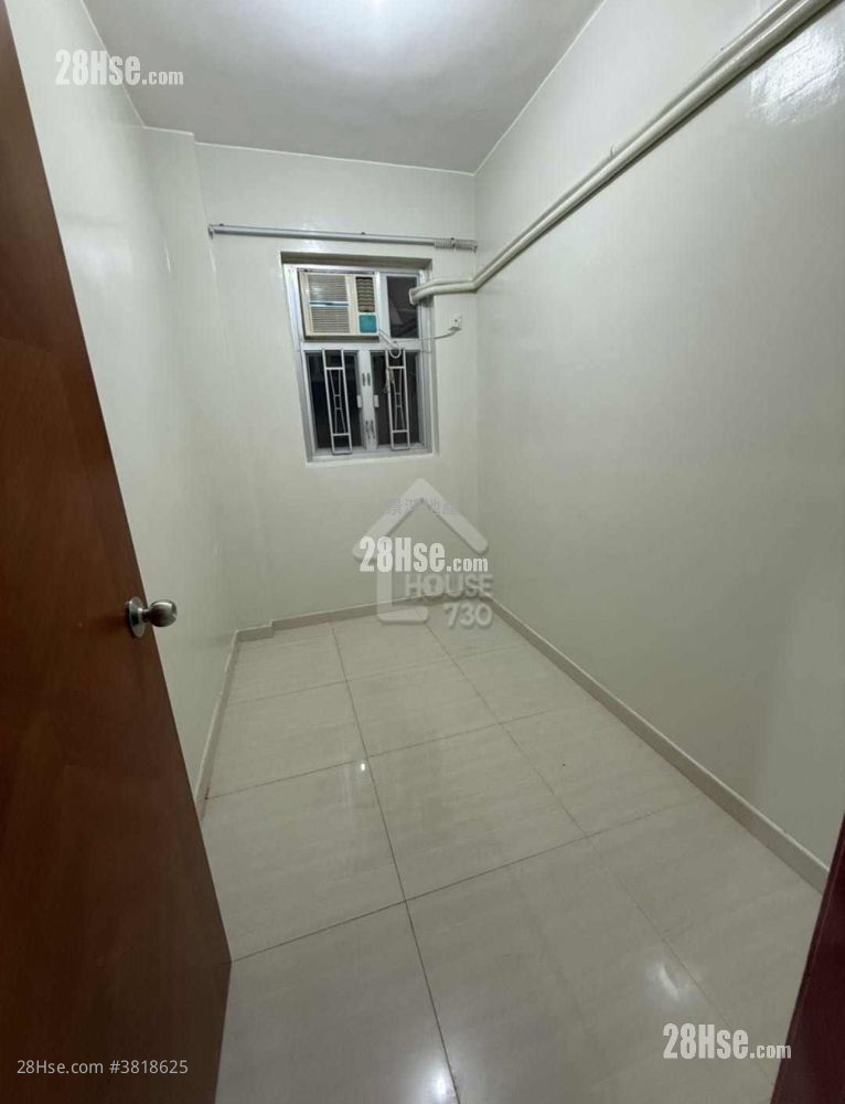 Man King Building Sell 3 Bedrooms 665 ft²
