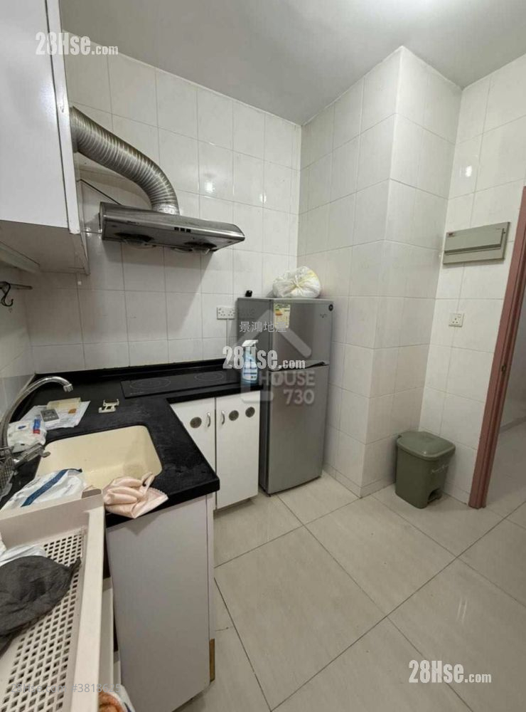 Man King Building Sell 3 Bedrooms 665 ft²