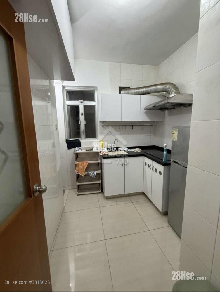 Man King Building Sell 3 Bedrooms 665 ft²