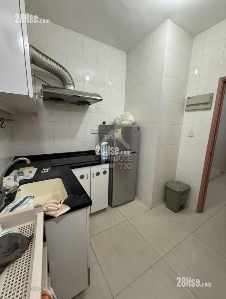 Man King Building Sell 3 Bedrooms 665 ft²