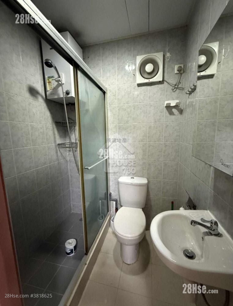 Man King Building Sell 3 Bedrooms 665 ft²