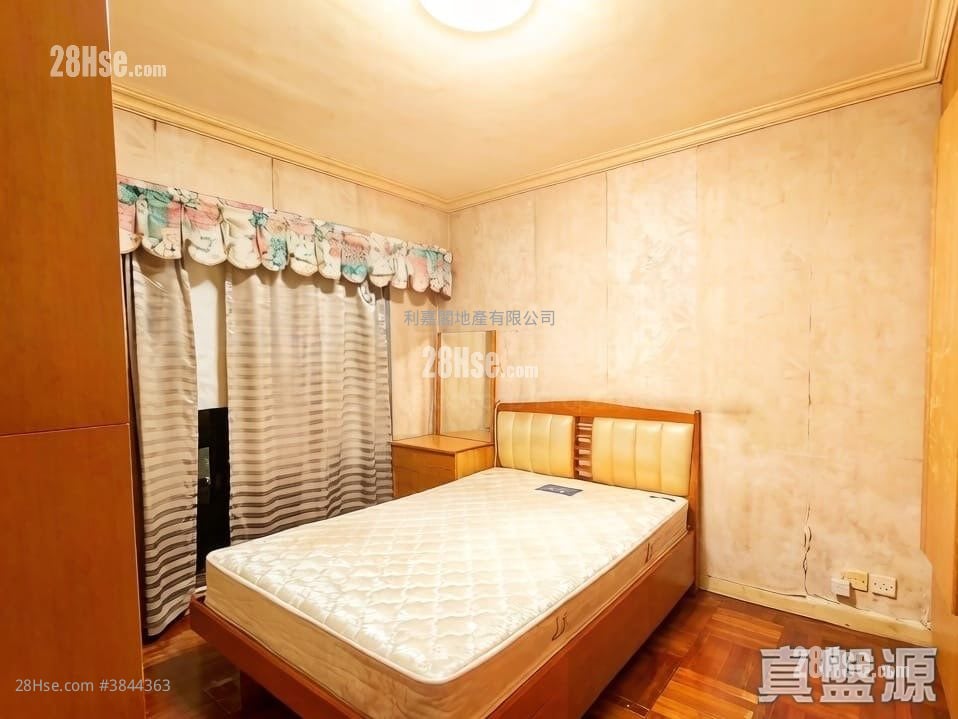 Parc Regal Sell 3 Bedrooms , 2 Bathrooms 795 ft²