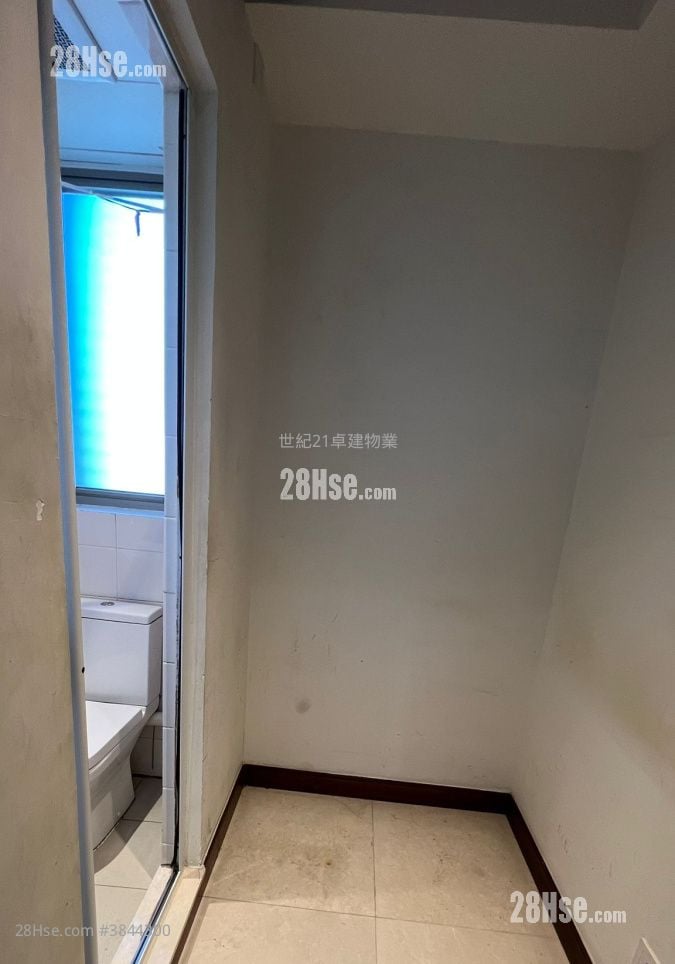 The Coronation Rental 4 Bedrooms , 2 Bathrooms 1,139 ft²