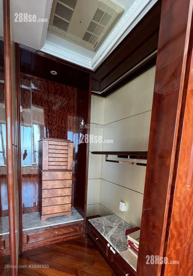 The Coronation Rental 4 Bedrooms , 2 Bathrooms 1,139 ft²