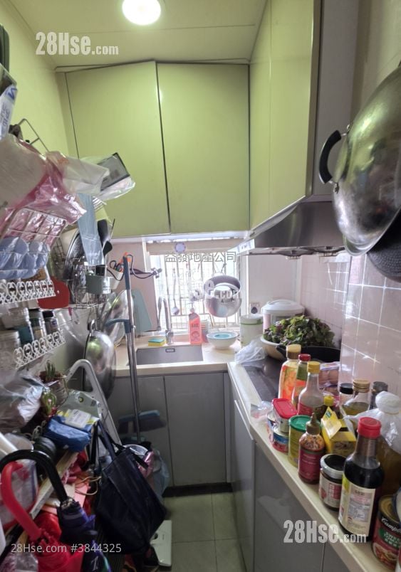 Cheong Yu Building Sell 3 Bedrooms , 1 Bathroom 368 ft²