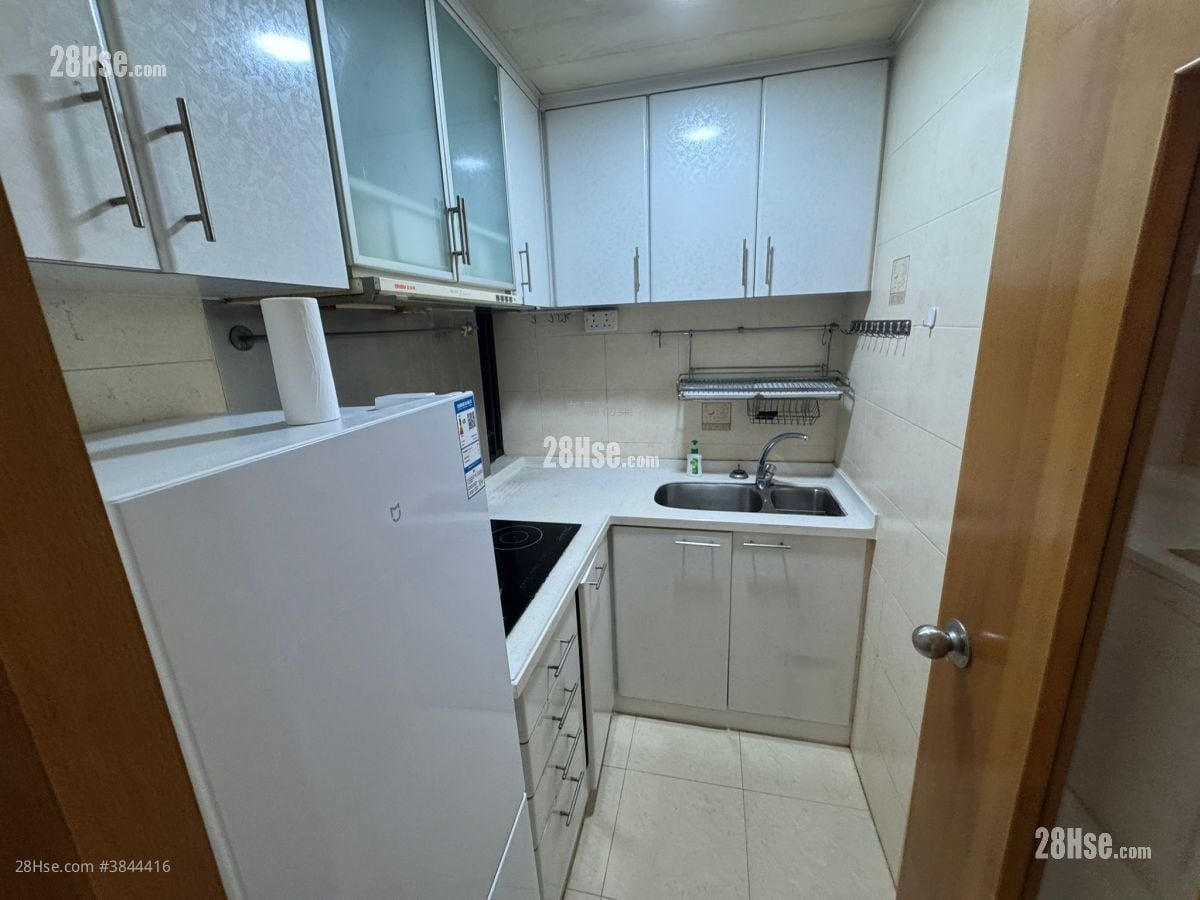 kitchen: Luk Yeung Sun Chuen Sell 2 Bedrooms , 1 Bathroom 475 ft²