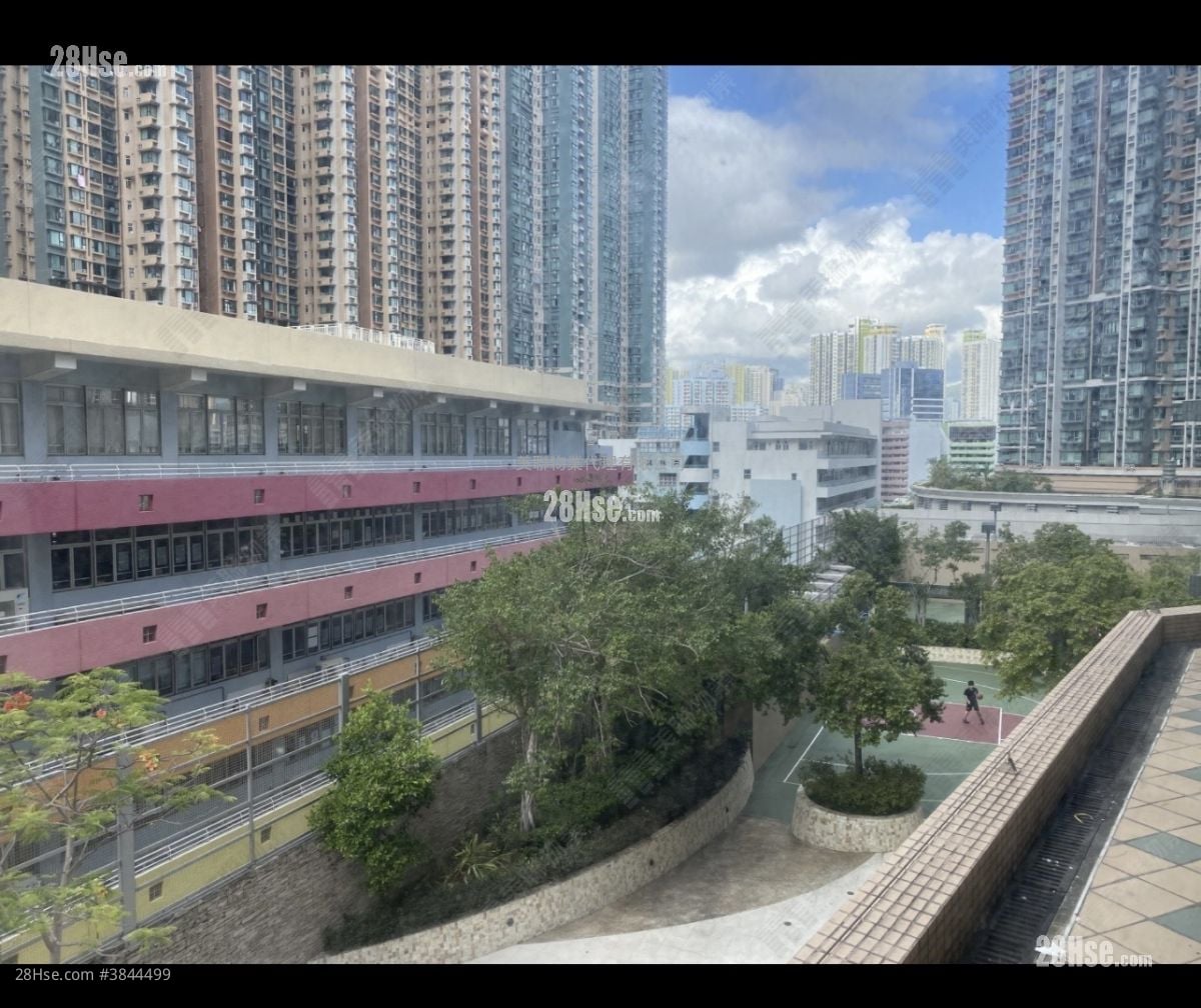 Aquamarine Sell 3 Bedrooms , 1 Bathroom 577 ft²