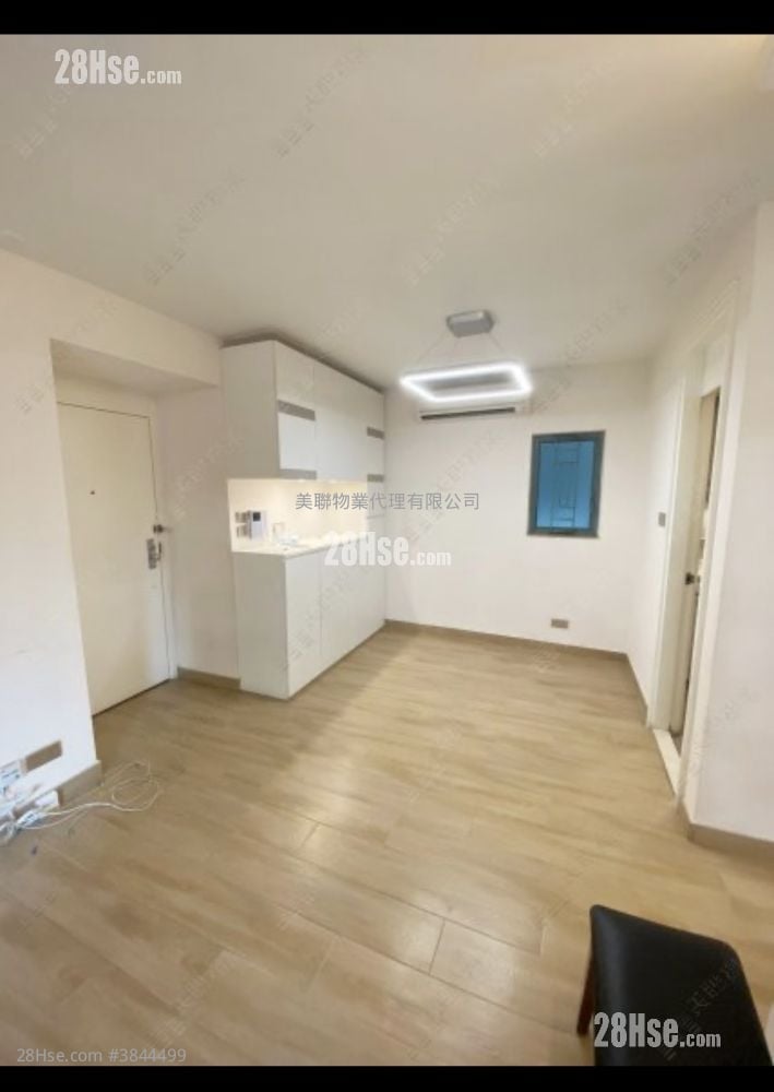 Aquamarine Sell 3 Bedrooms , 1 Bathroom 577 ft²