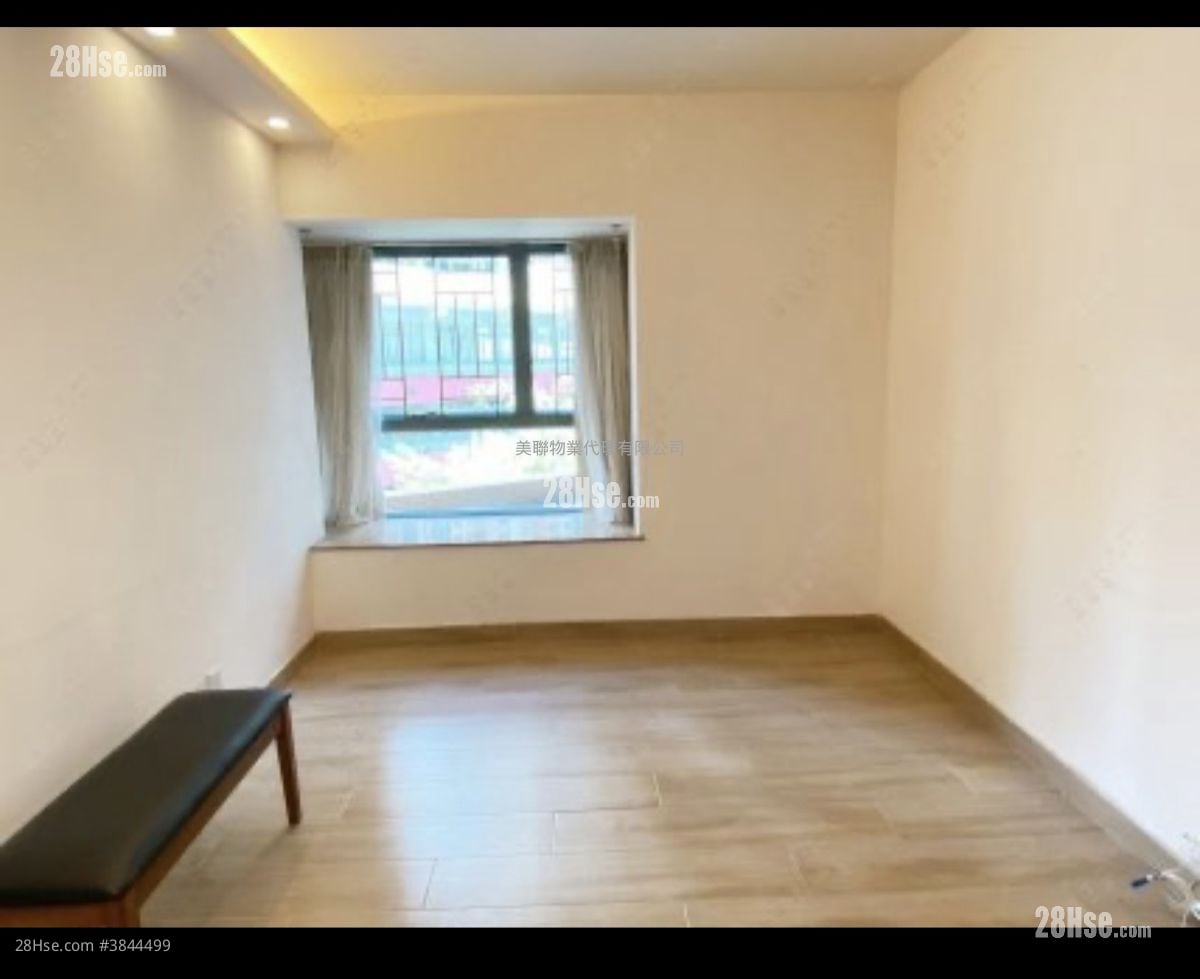 Aquamarine Sell 3 Bedrooms , 1 Bathroom 577 ft²