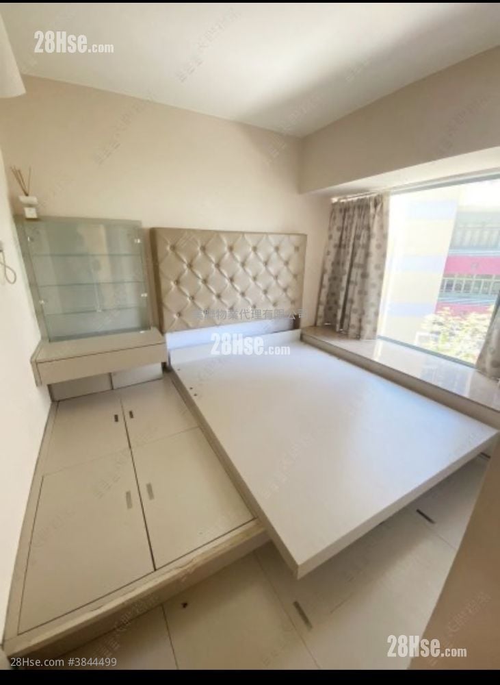 Aquamarine Sell 3 Bedrooms , 1 Bathroom 577 ft²