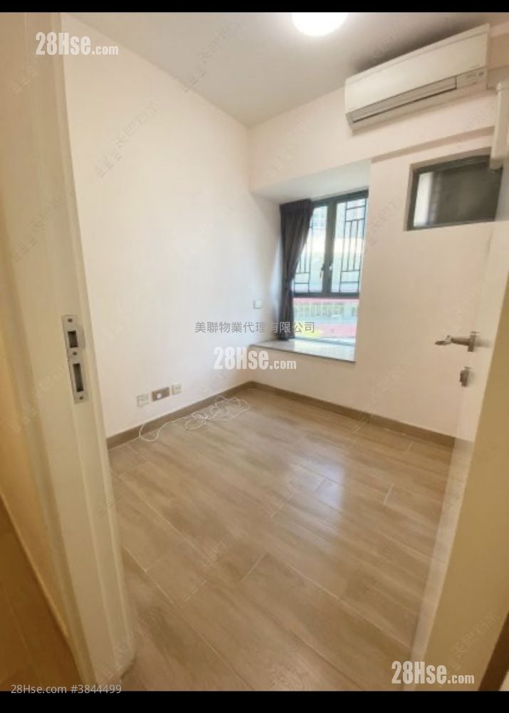 Aquamarine Sell 3 Bedrooms , 1 Bathroom 577 ft²