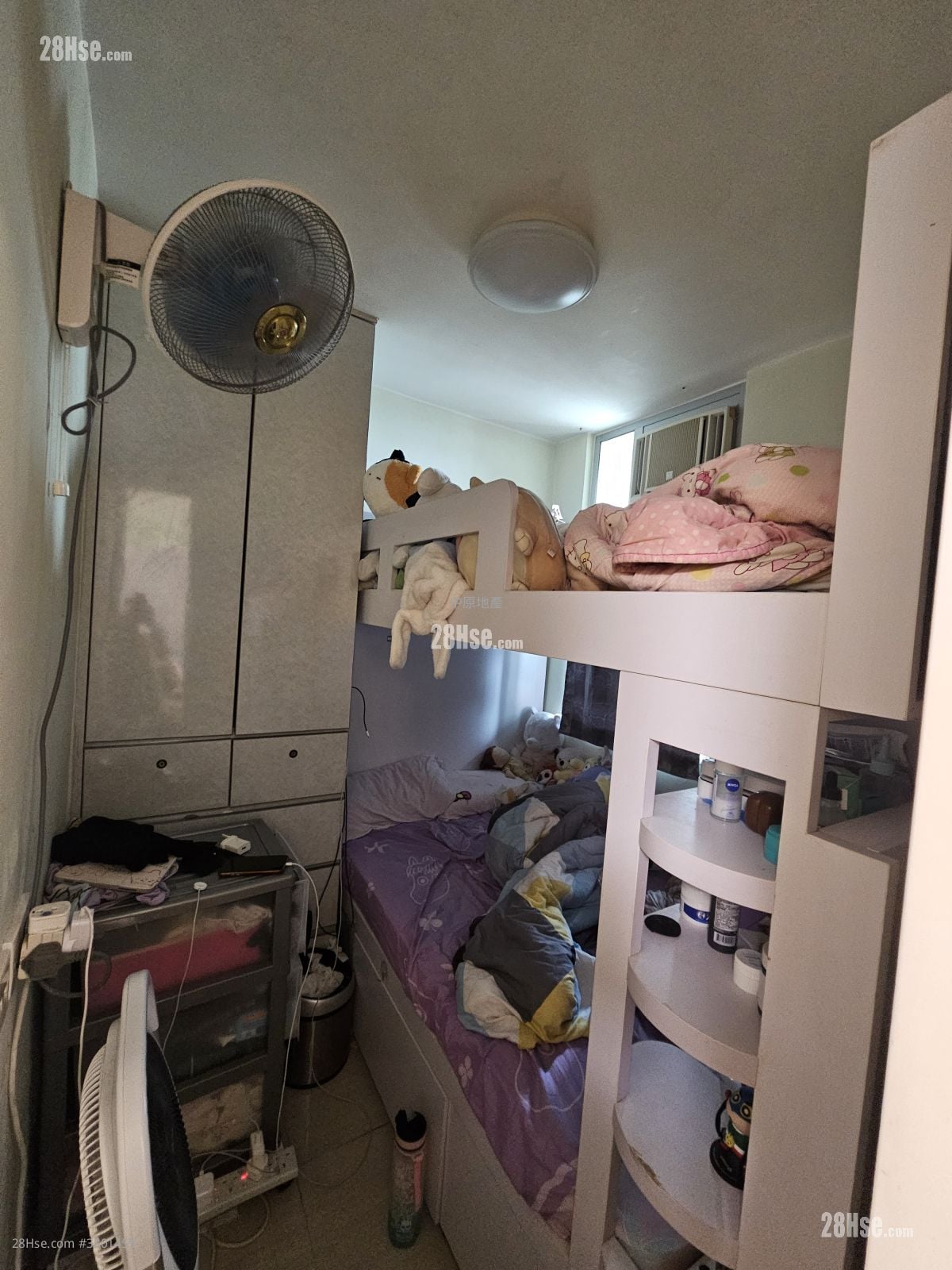 Ching Wah Court Sell 2 Bedrooms , 1 Bathroom
