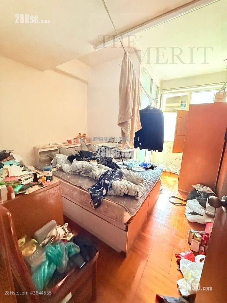 Kiu Hing Mansion Sell 3 Bedrooms , 2 Bathrooms 1,109 ft²