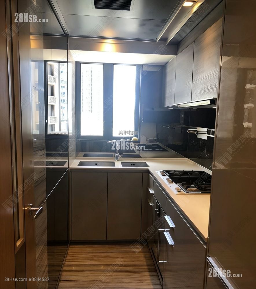The Wings Rental 841 ft²