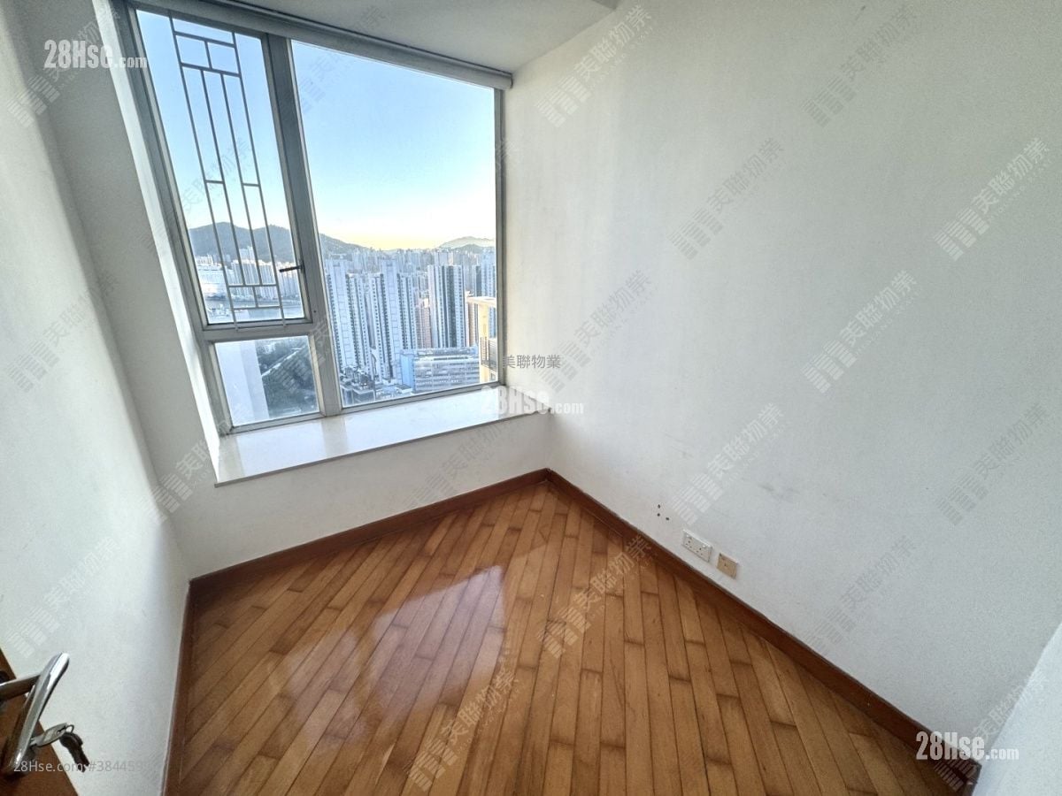 Indihome Sell 3 Bedrooms 538 ft²
