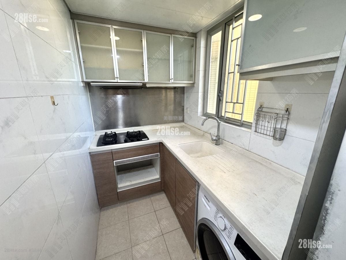 Indihome Sell 3 Bedrooms 538 ft²