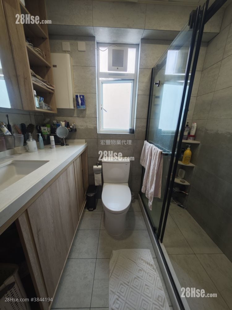 Ivy On Belcher's Sell 3 Bedrooms , 1 Bathroom 535 ft²