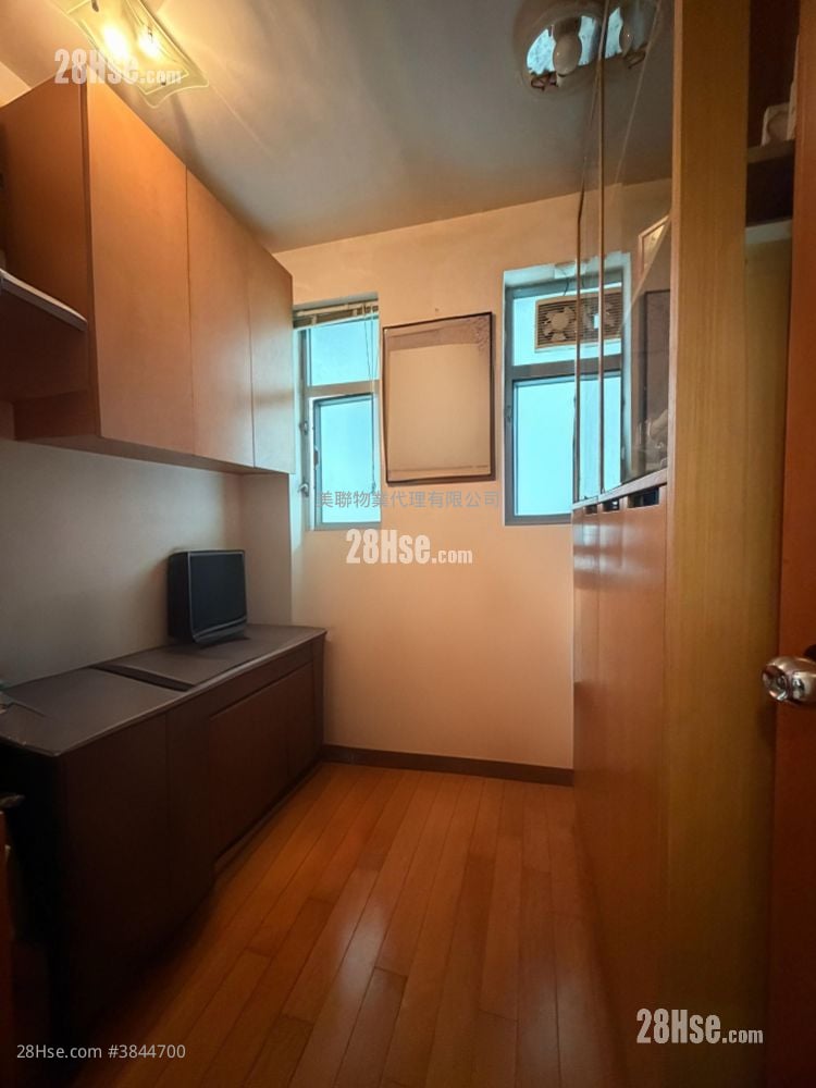 Seaview Crescent Sell 3 Bedrooms 855 ft²