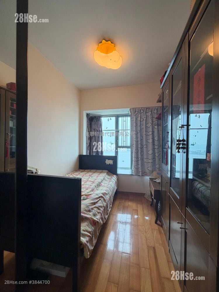 Seaview Crescent Sell 3 Bedrooms 855 ft²