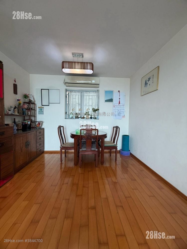 Seaview Crescent Sell 3 Bedrooms 855 ft²