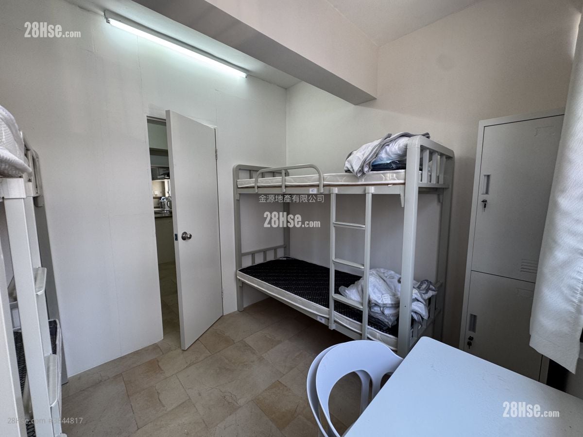 Koon Fung House Rental 3 Bedrooms 474 ft²