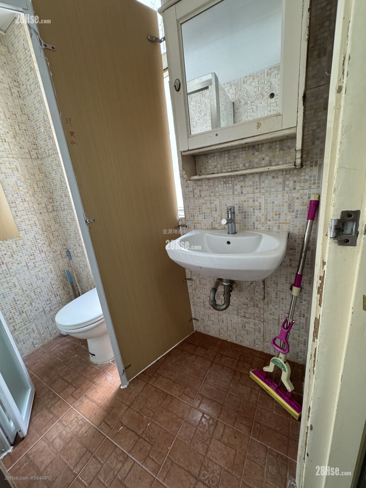 Koon Fung House Rental 3 Bedrooms 474 ft²