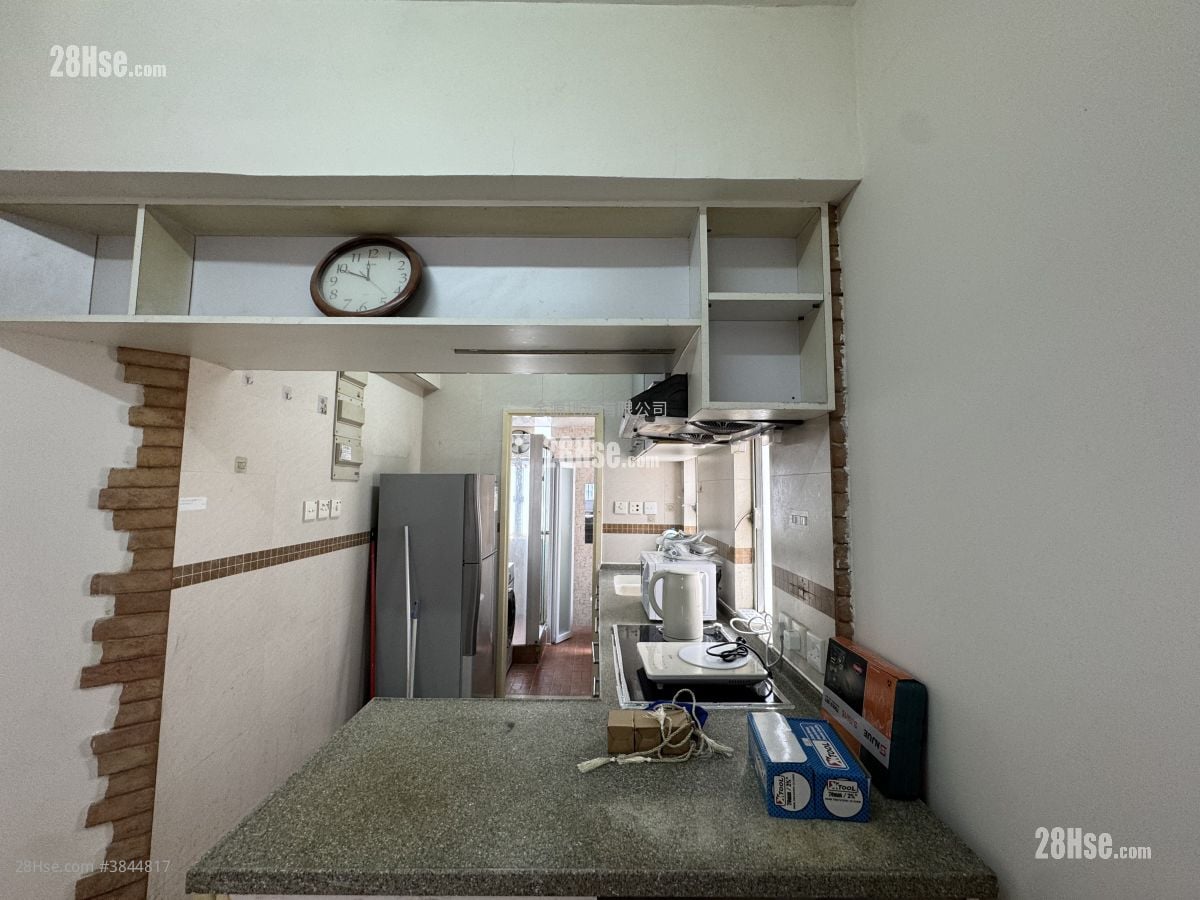 Koon Fung House Rental 3 Bedrooms 474 ft²