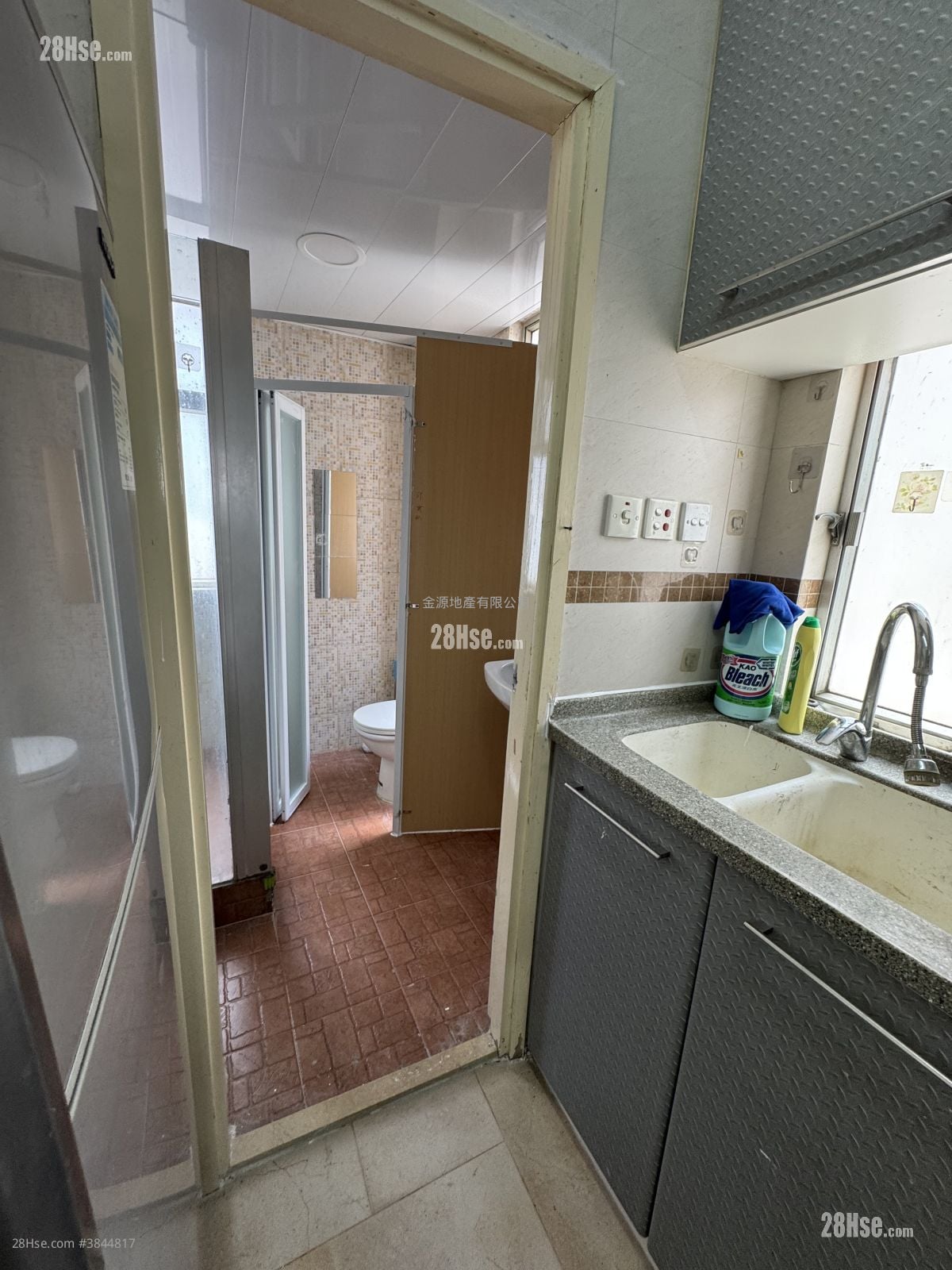 Koon Fung House Rental 3 Bedrooms 474 ft²