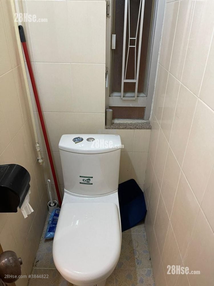 Bonham Strand Sell 3 Bedrooms , 3 Toilets 800 ft²