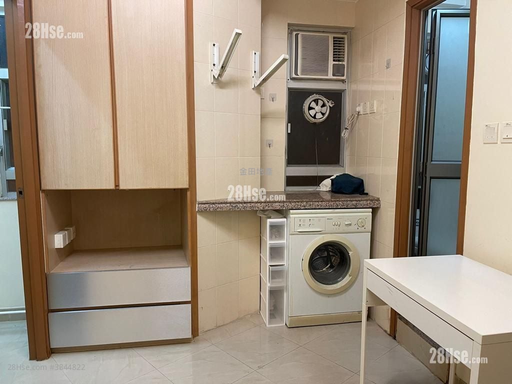 Bonham Strand Sell 3 Bedrooms , 3 Toilets 800 ft²
