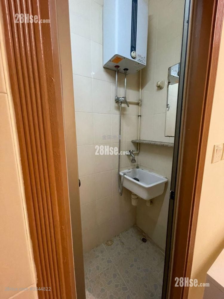 Bonham Strand Sell 3 Bedrooms , 3 Toilets 800 ft²
