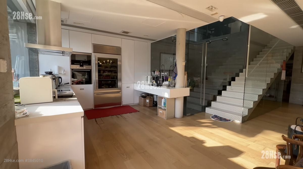 kitchen: Chateau Scenic Sell 5+ Bedrooms , 3 Bathrooms 1,379 ft²