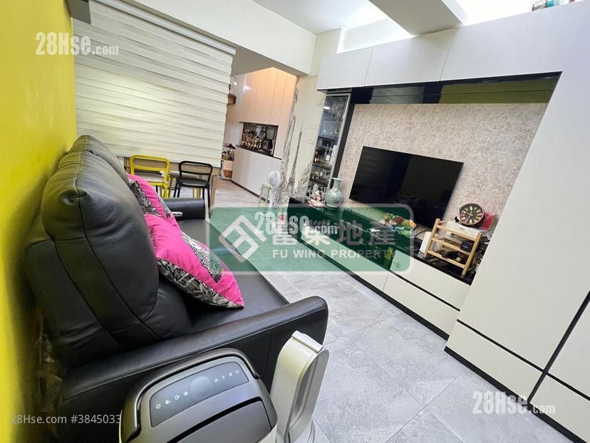 Tak Fung Building Sell 3 Bedrooms , 1 Bathroom 593 ft²